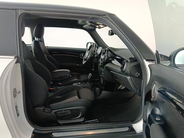 11 - MINI Cooper Mini 3p Cooper SE Classic auto