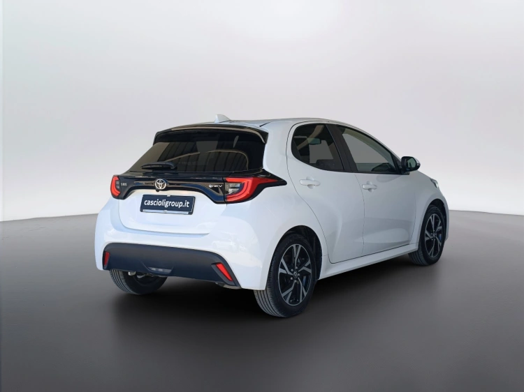 4 - Toyota Yaris Yaris 1.5h Trend