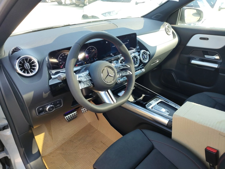11 - Mercedes-Benz GLA 200 d automatic