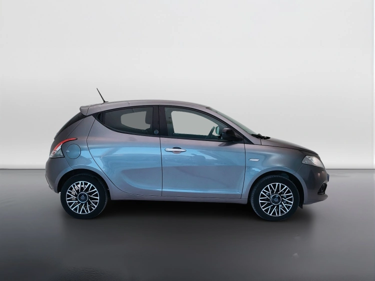 7 - Lancia Ypsilon Ypsilon 1.0 firefly hybrid Gold s&s 70cv