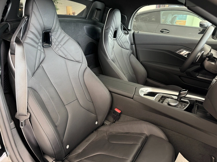 12 - BMW Z4 BMW Z4 sDrive20i