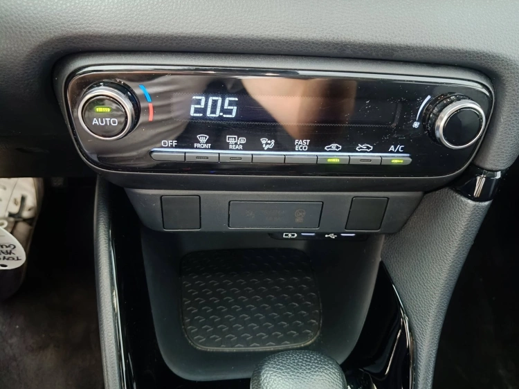 17 - Toyota Yaris Yaris 1.5h Trend