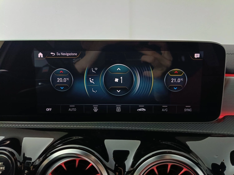 14 - Mercedes-Benz Classe A 180 d Premium auto