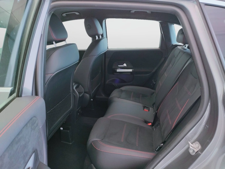 12 - Mercedes-Benz Classe B 180 d AMG Line Advanced Plus auto