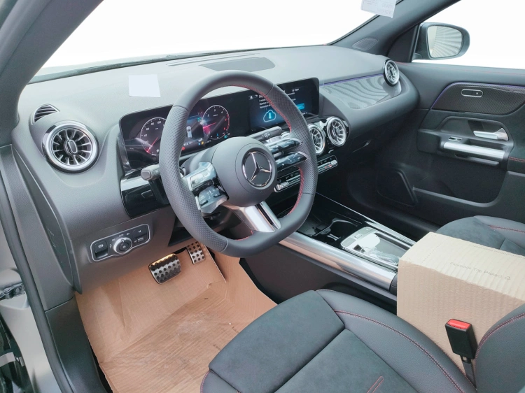 8 - Mercedes-Benz GLA 200 d automatic