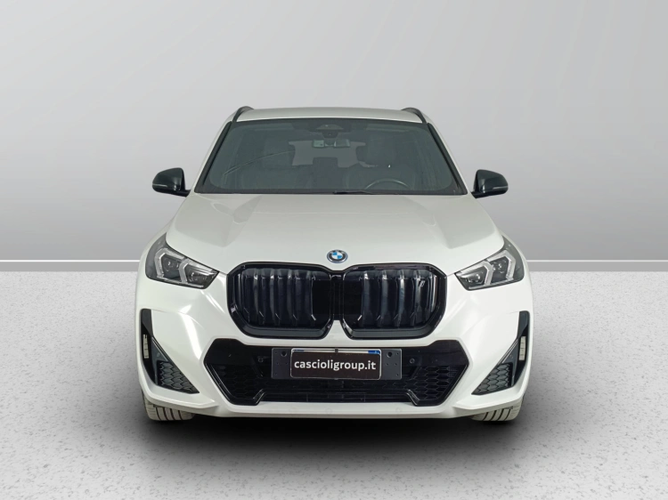 2 - BMW iX1 iX1 xdrive 30
