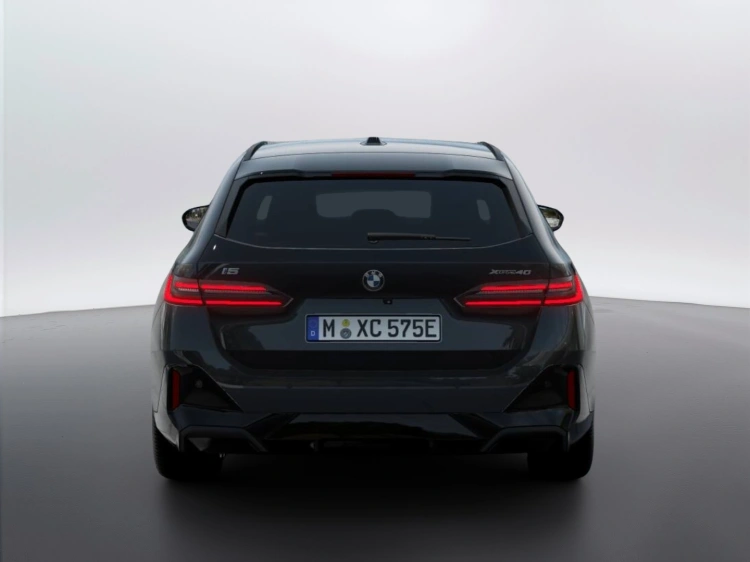 3 - BMW i5 BMW i5 xDrive40 Touring