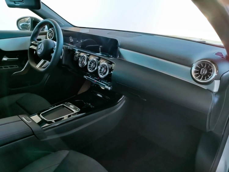 10 - Mercedes-Benz Classe A 180 d Automatic