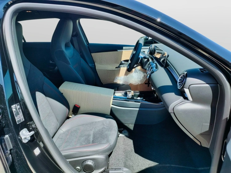 12 - Mercedes-Benz Classe A 180 d Automatic