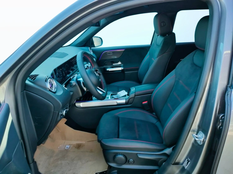 12 - Mercedes-Benz GLB 200 d Automatic