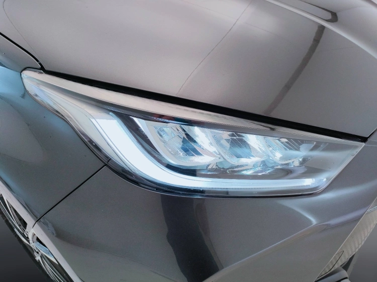 11 - Toyota Yaris Yaris 1.5h Trend