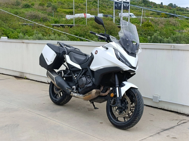 2 - Honda NT NT 1100 Abs my22