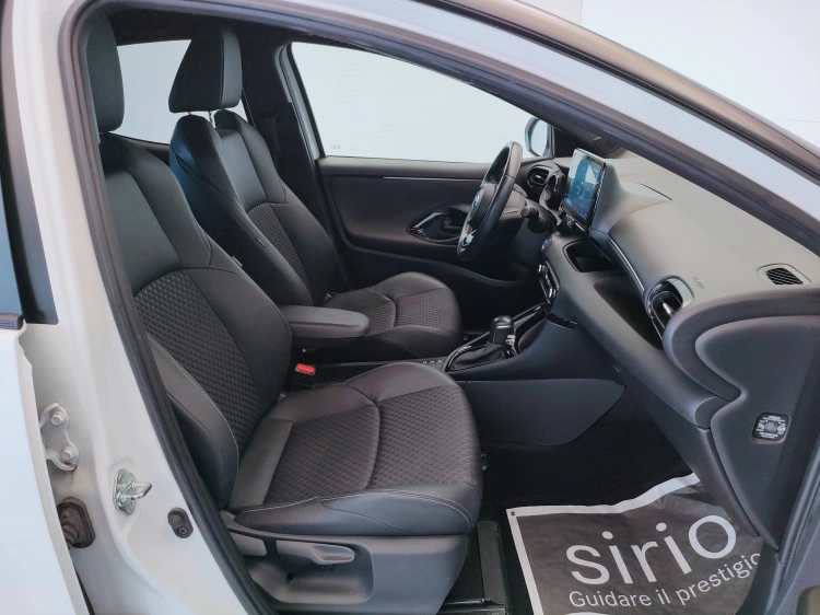 13 - Toyota Yaris Yaris 1.5h Style