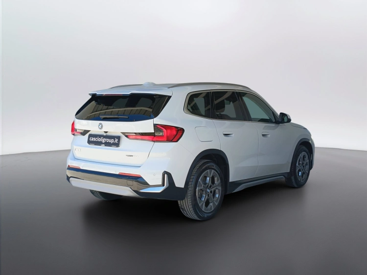 4 - BMW iX1 iX1 edrive 20 X-Line