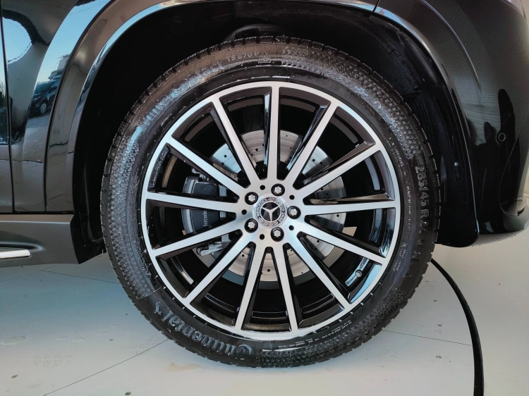 9 - Mercedes-Benz GLS 450 d AMG Line Premium Plus 4matic auto