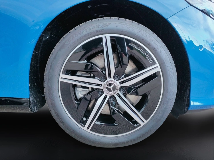 6 - Mercedes-Benz CLA 250+ con tecnologia EQ