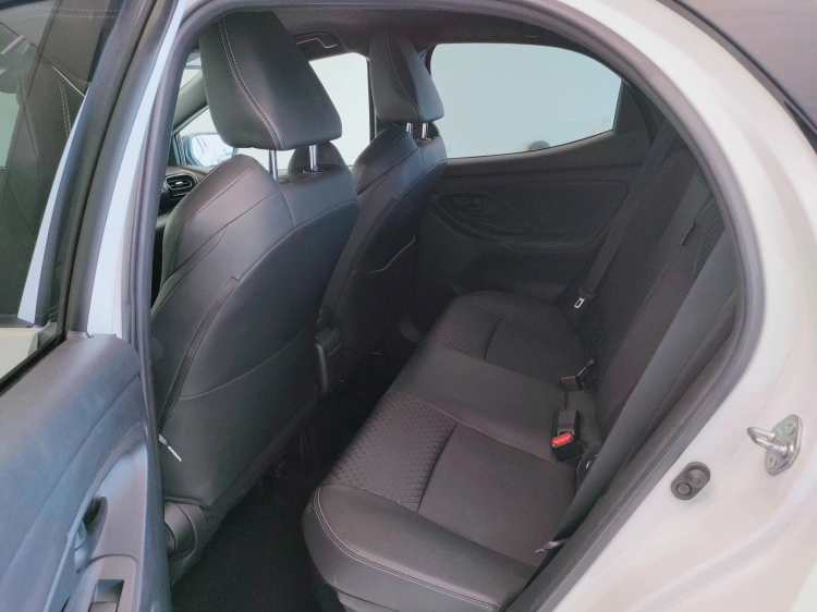14 - Toyota Yaris Yaris 1.5h Style