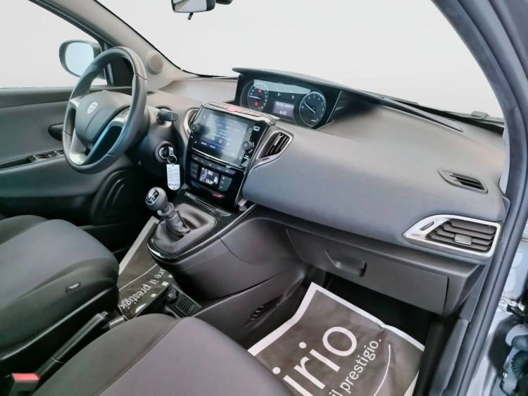 12 - Lancia Ypsilon Ypsilon 1.0 firefly hybrid Gold s&s 70cv