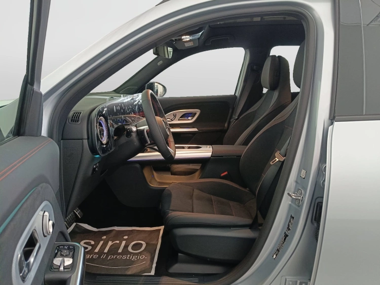8 - Mercedes-Benz GLB 250+ con tecnologia EQ