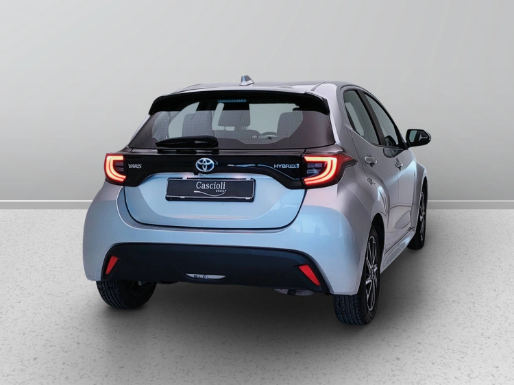 6 - Toyota Yaris Yaris 1.5h Trend