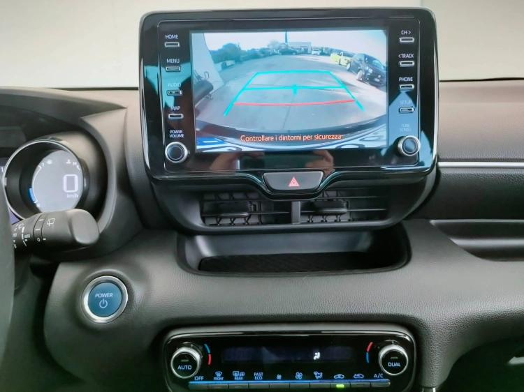 14 - Toyota Yaris Yaris 1.5h Lounge