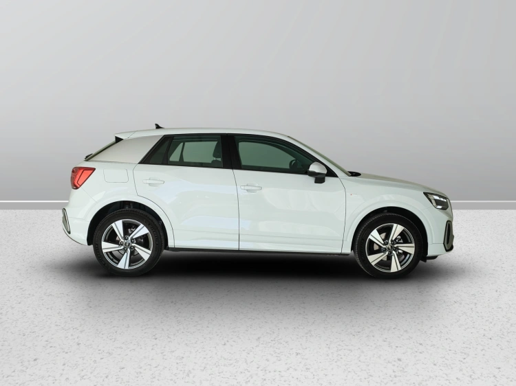 7 - Audi Q2 Q2 30 2.0 tdi S line edition