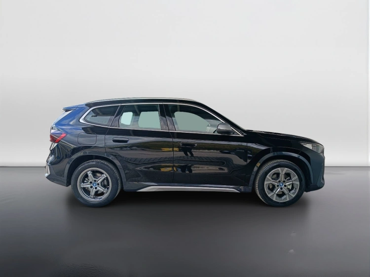 6 - BMW iX1 iX1 edrive 20 X-Line