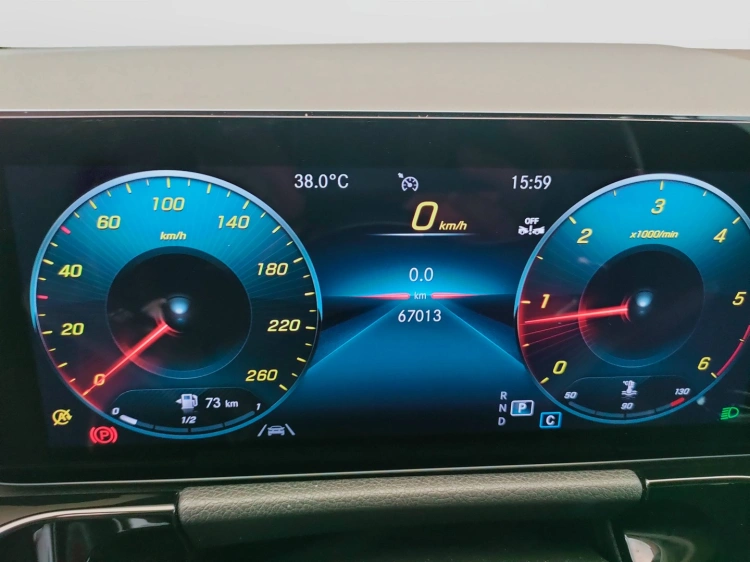 18 - Mercedes-Benz GLA 200 d Premium 4matic auto