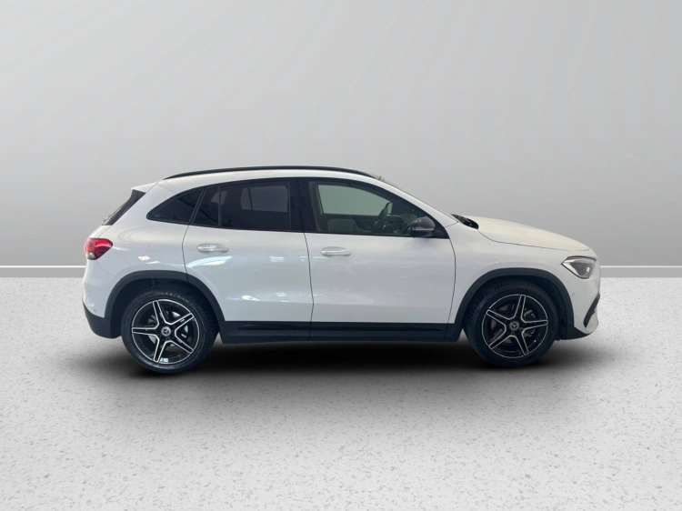 7 - Mercedes-Benz GLA 200 d Premium 4matic auto