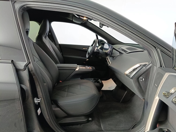 12 - BMW iX iX xdrive40
