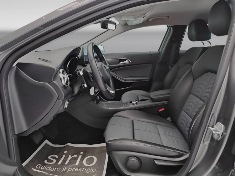 11 - Mercedes-Benz GLA 200 d Business auto