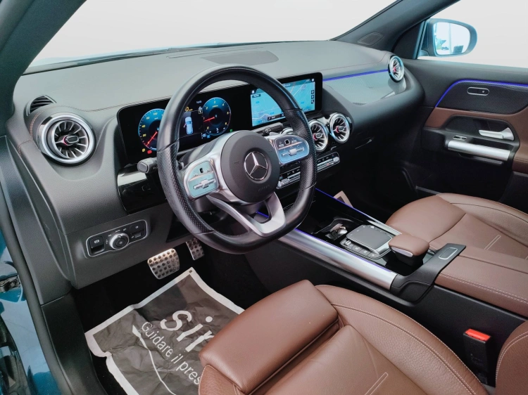 16 - Mercedes-Benz GLA 200 d Premium auto