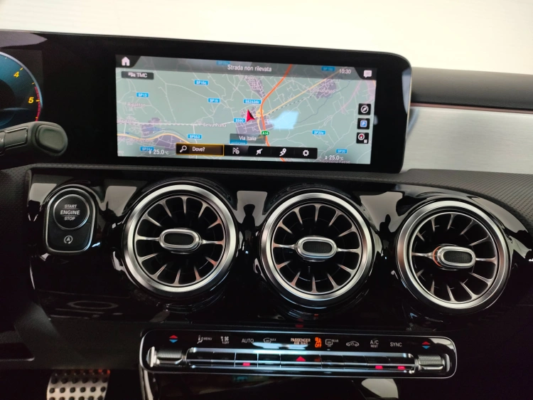 15 - Mercedes-Benz Classe A 200 d Premium auto
