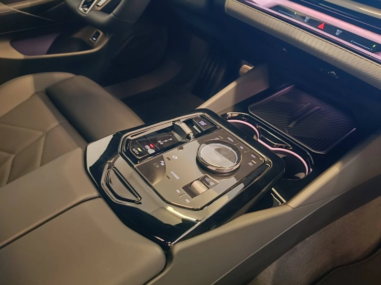 11 - BMW i5 BMW i5 xDrive40 Berlina