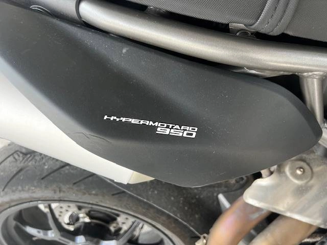 2 - Ducati Hypermotard Hypermotard 950 Red my22