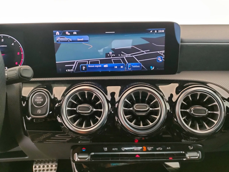 12 - Mercedes-Benz Classe A 200 d AMG Line Premium Plus auto