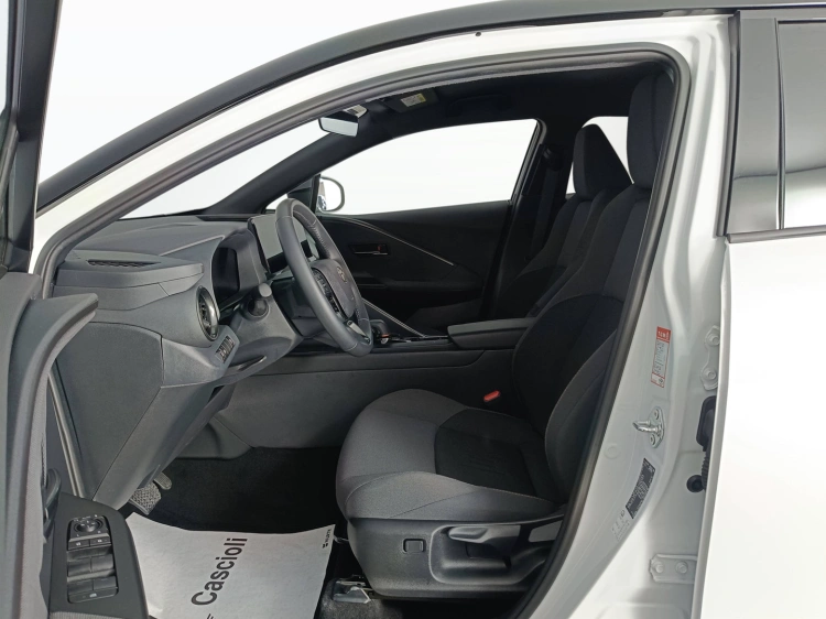 8 - Toyota C-HR C-HR 1.8 hv Trend fwd e-cvt