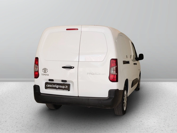 6 - Toyota Professional Proace City Proace City 1.5D 100cv S&S L2 S 10q Active