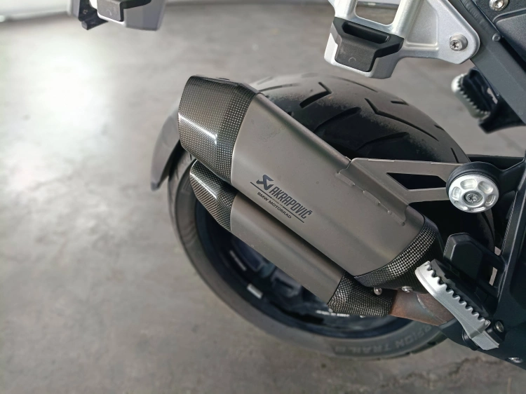 10 - BMW Motorrad GS R 1300 GS ADVENTURE