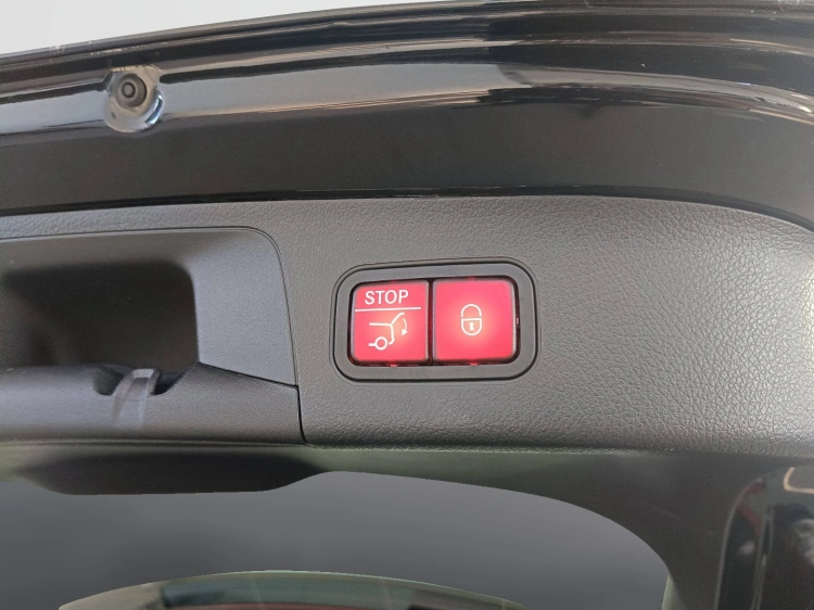 17 - Mercedes-Benz GLA 180 d AMG Line Advanced Plus auto