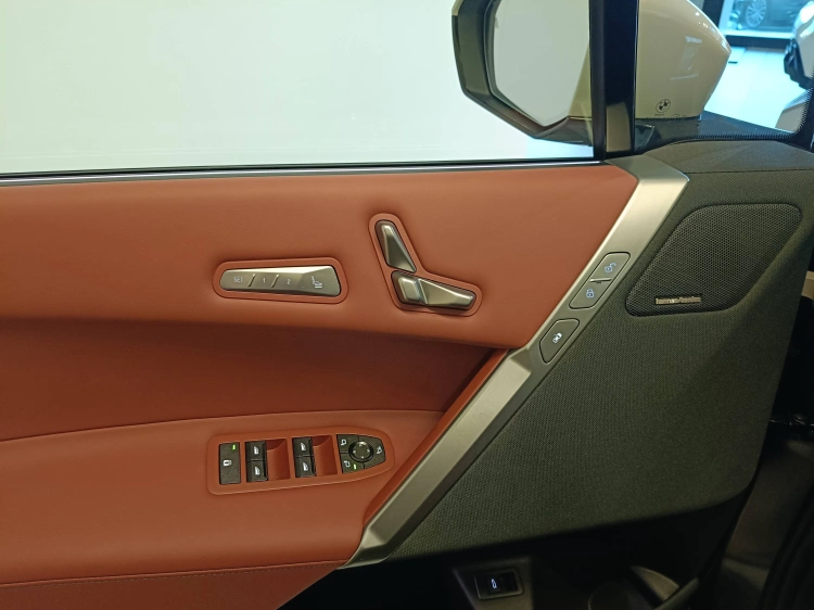 12 - BMW IX BMW iX xDrive60