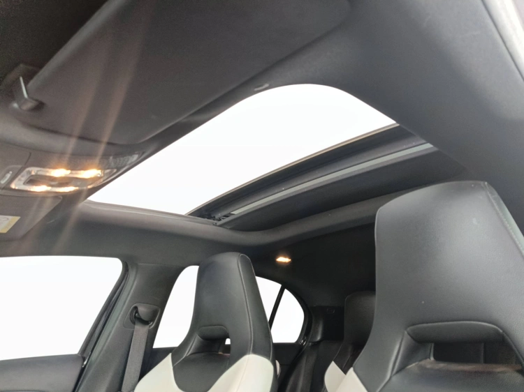 15 - Mercedes-Benz Classe A 180 d Premium