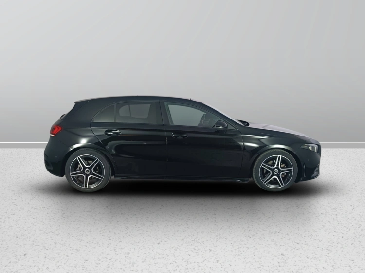 6 - Mercedes-Benz Classe A 180 d Premium