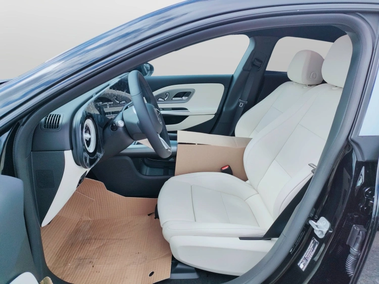 8 - Mercedes-Benz CLA 200 Shooting Brake