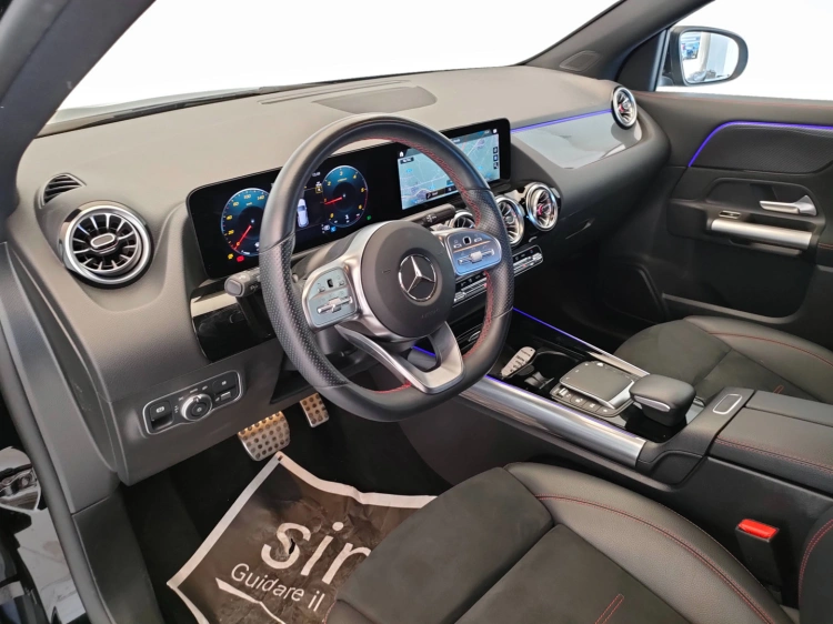 13 - Mercedes-Benz GLA 200 d Premium auto