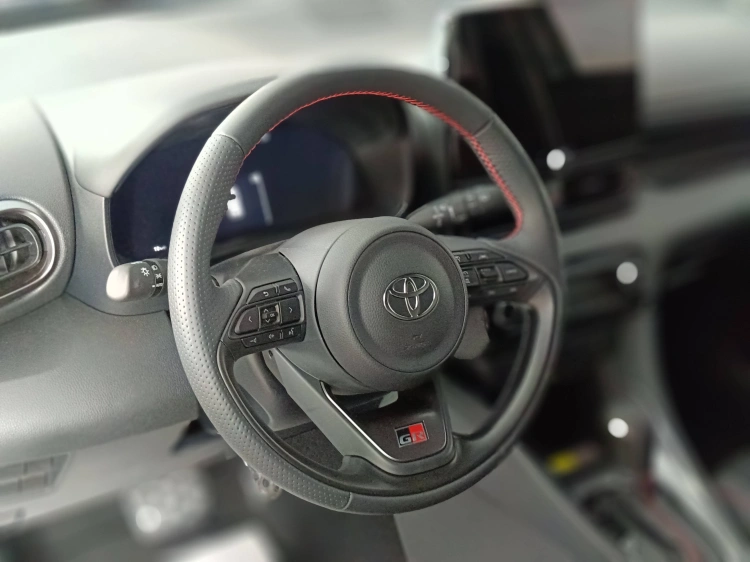 17 - Toyota Yaris YARIS 15H 130HP GRS MY25