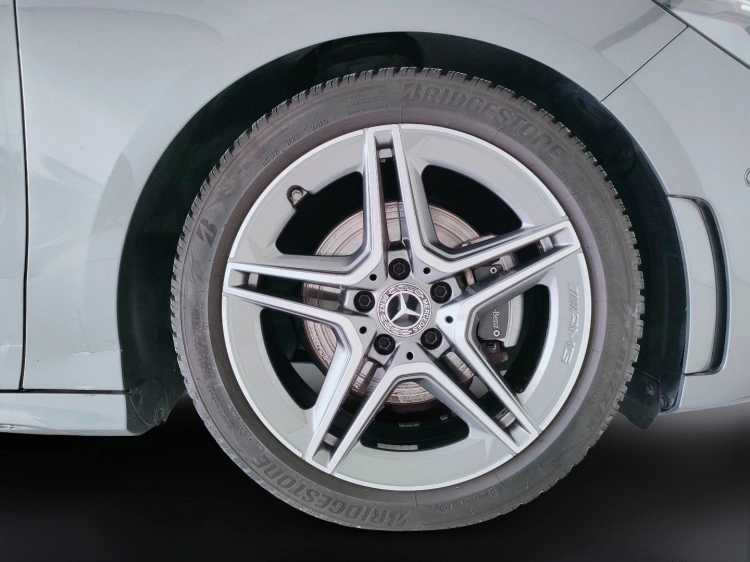 9 - Mercedes-Benz Classe B 180 Premium auto