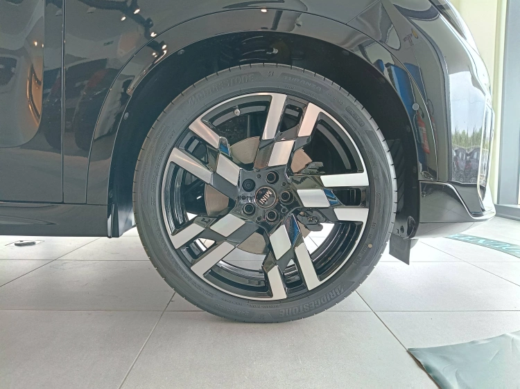 13 - MINI Countryman MINI Countryman D