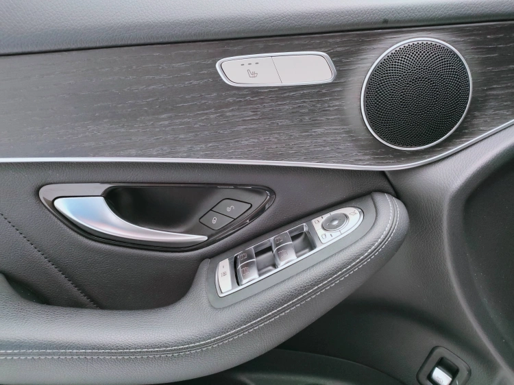 12 - Mercedes-Benz GLC 220 d Premium 4matic auto