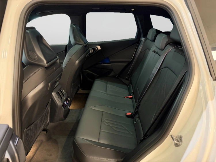 11 - BMW X3 BMW X3 30e xDrive